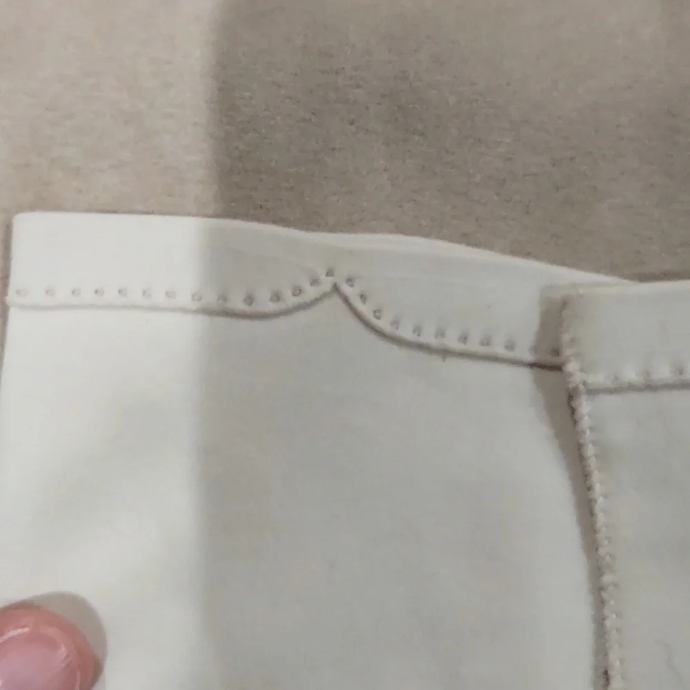 Small cream ladies hand gloves, vintage